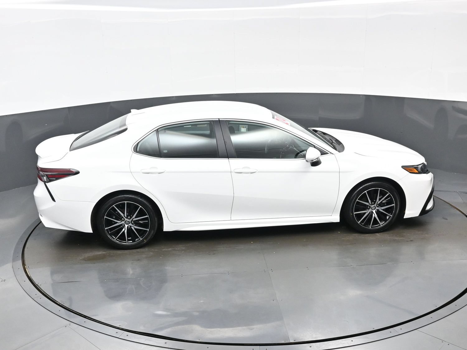 Used 2024 Toyota Camry SE AWD/4WD image 41