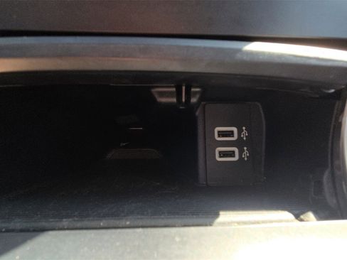 Used 2018 Ford Edge Titanium image 32