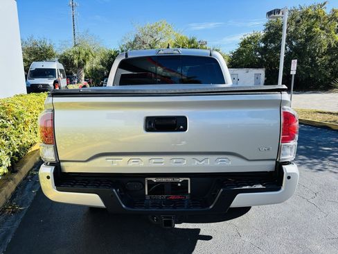 Used 2022 Toyota Tacoma TRD Sport image 4