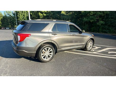 Used 2020 Ford Explorer XLT w/ Equipment Group 202A image 22