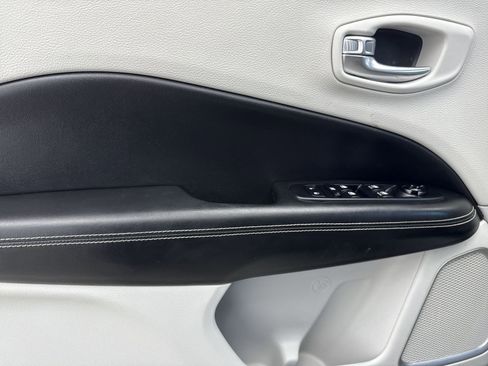 Used 2019 Jeep Compass Latitude w/ Popular Equipment Group image 27