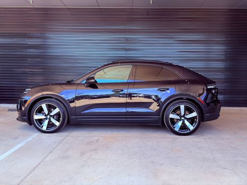 Certified 2025 Porsche Macan 4 Electric AWD/4WD image 2