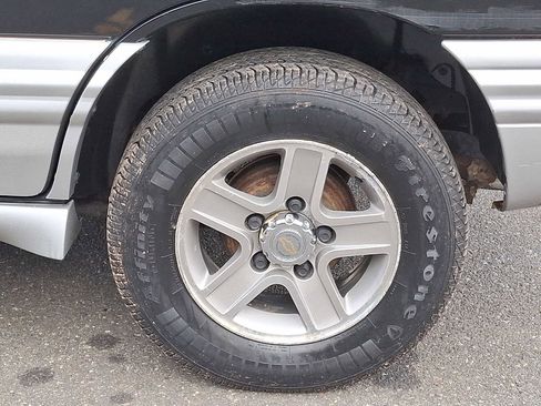 Used 2002 Chevrolet Tracker LT AWD/4WD image 8