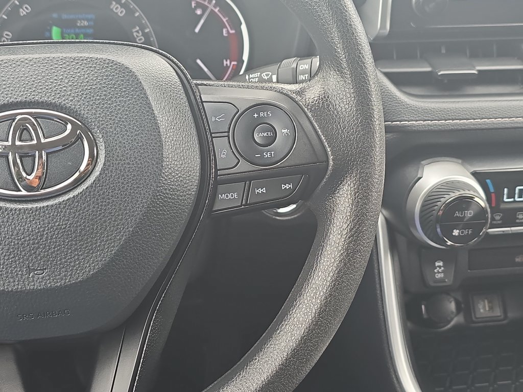 Used 2025 Toyota RAV4 XLE AWD/4WD image 20
