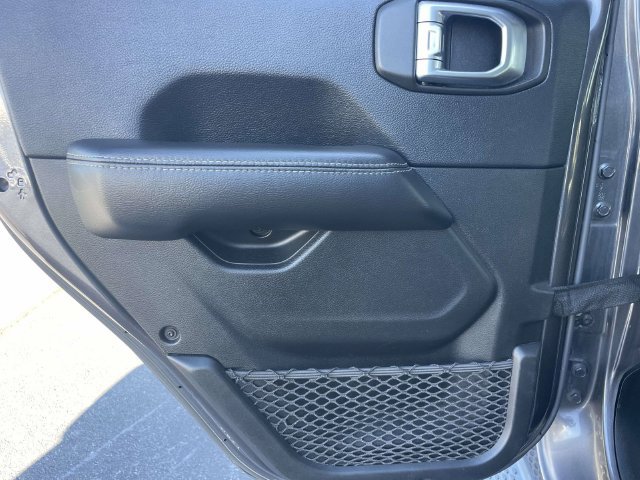 Used 2018 Jeep Wrangler Unlimited Sahara AWD/4WD image 11