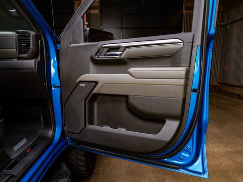 Used 2023 Chevrolet Silverado 1500 ZR2 w/ Technology Package image 33