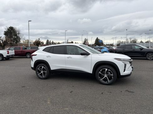 New 2026 Chevrolet Trax RS w/ Driver Confidence Package image 7