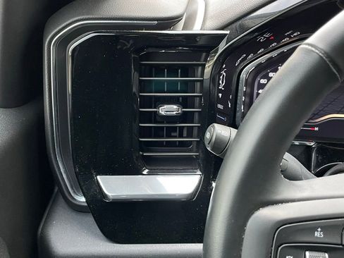 Used 2025 GMC Sierra 1500 SLT image 15