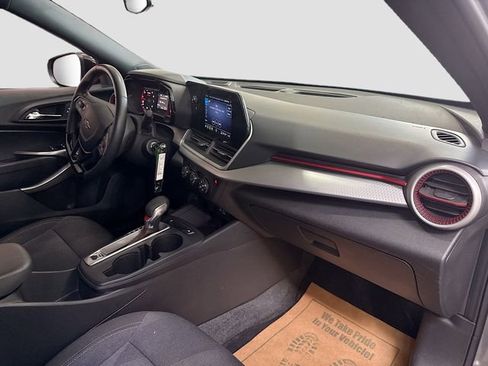 Used 2024 Chevrolet Trax RS FWD image 28
