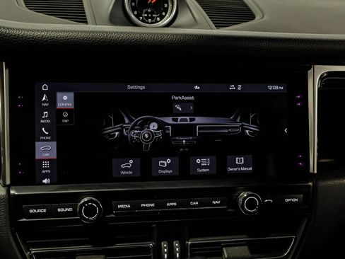 Used 2021 Porsche Macan image 25