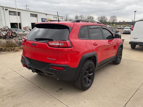 Used 2017 Jeep Cherokee Trailhawk w/ Comfort/Convenience Group AWD/4WD image 9
