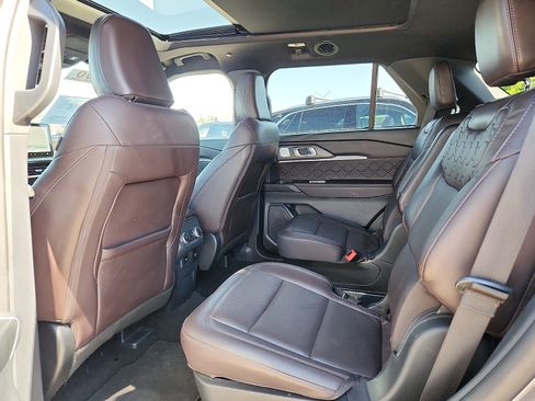 Used 2025 Ford Explorer Platinum w/ LUX Leather Package AWD/4WD image 12