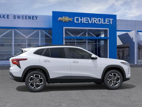 New 2026 Chevrolet Trax LT FWD image 5