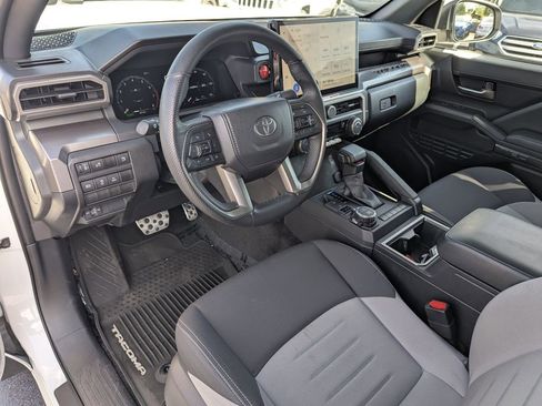 Used 2025 Toyota Tacoma TRD Sport AWD/4WD image 27