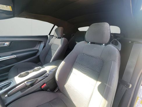 Used 2017 Ford Mustang Convertible RWD image 9