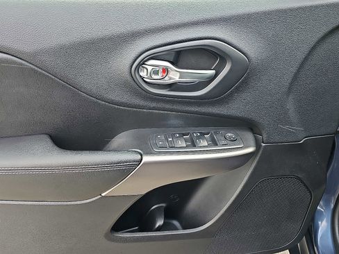 Used 2019 Jeep Cherokee Latitude Plus w/ Cold Weather Group image 13