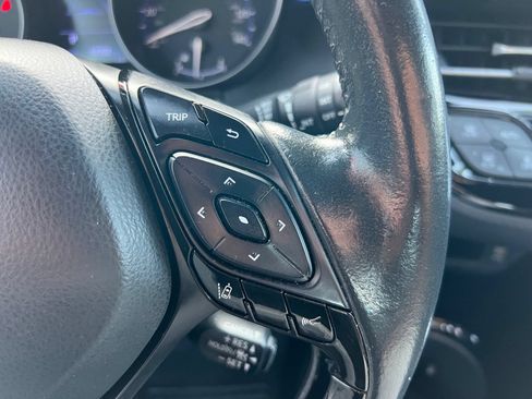 Used 2021 Toyota C-HR XLE FWD image 29