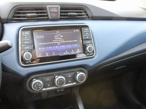 Used 2025 Nissan Versa SV image 6