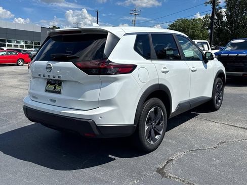 Used 2025 Nissan Rogue SV FWD image 3