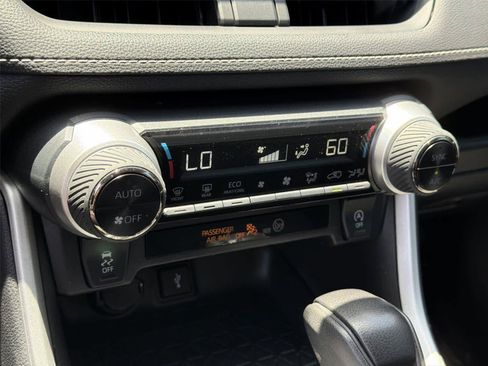 Used 2022 Toyota RAV4 XLE FWD image 37
