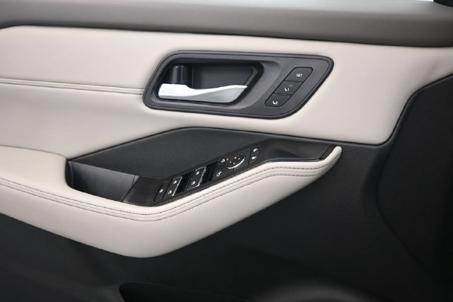 Used 2023 Nissan Rogue SL FWD image 13