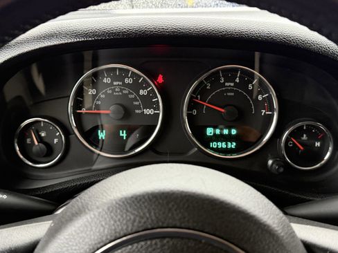 Used 2013 Jeep Wrangler Unlimited Rubicon w/ Connectivity Group image 26