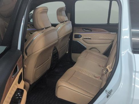 Used 2024 Jeep Grand Cherokee Summit AWD/4WD image 19