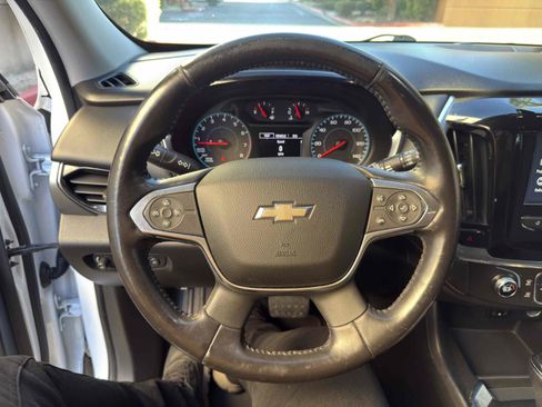 Used 2018 Chevrolet Traverse LT w/ LPO, Black Accent Package FWD image 39