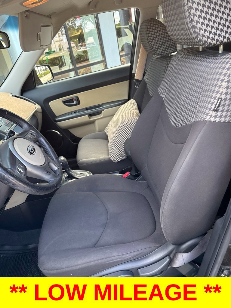 Used 2011 Kia Soul ! FWD image 5