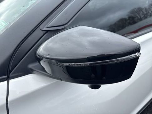 Used 2024 Nissan Kicks SR image 10