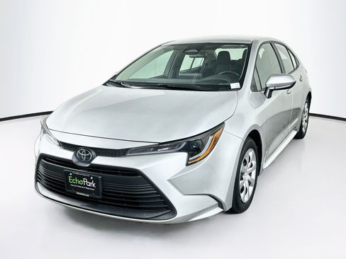 Used 2024 Toyota Corolla LE FWD image 3