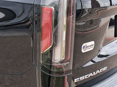 Used 2024 Cadillac Escalade Premium Luxury RWD image 9