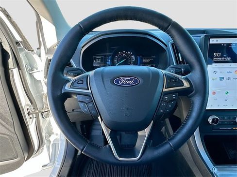 Used 2024 Ford Edge SEL w/ Sport Appearance Package image 11