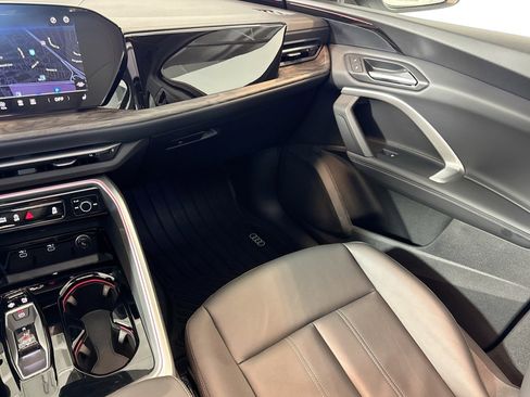 Used 2025 Audi Q5 Premium w/ Convenience Package image 21