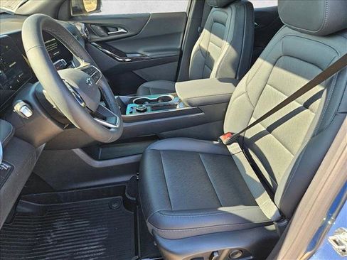 New 2026 Chevrolet Equinox LT w/ Convenience Package II FWD image 4