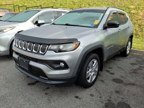 Used 2022 Jeep Compass Latitude image 11