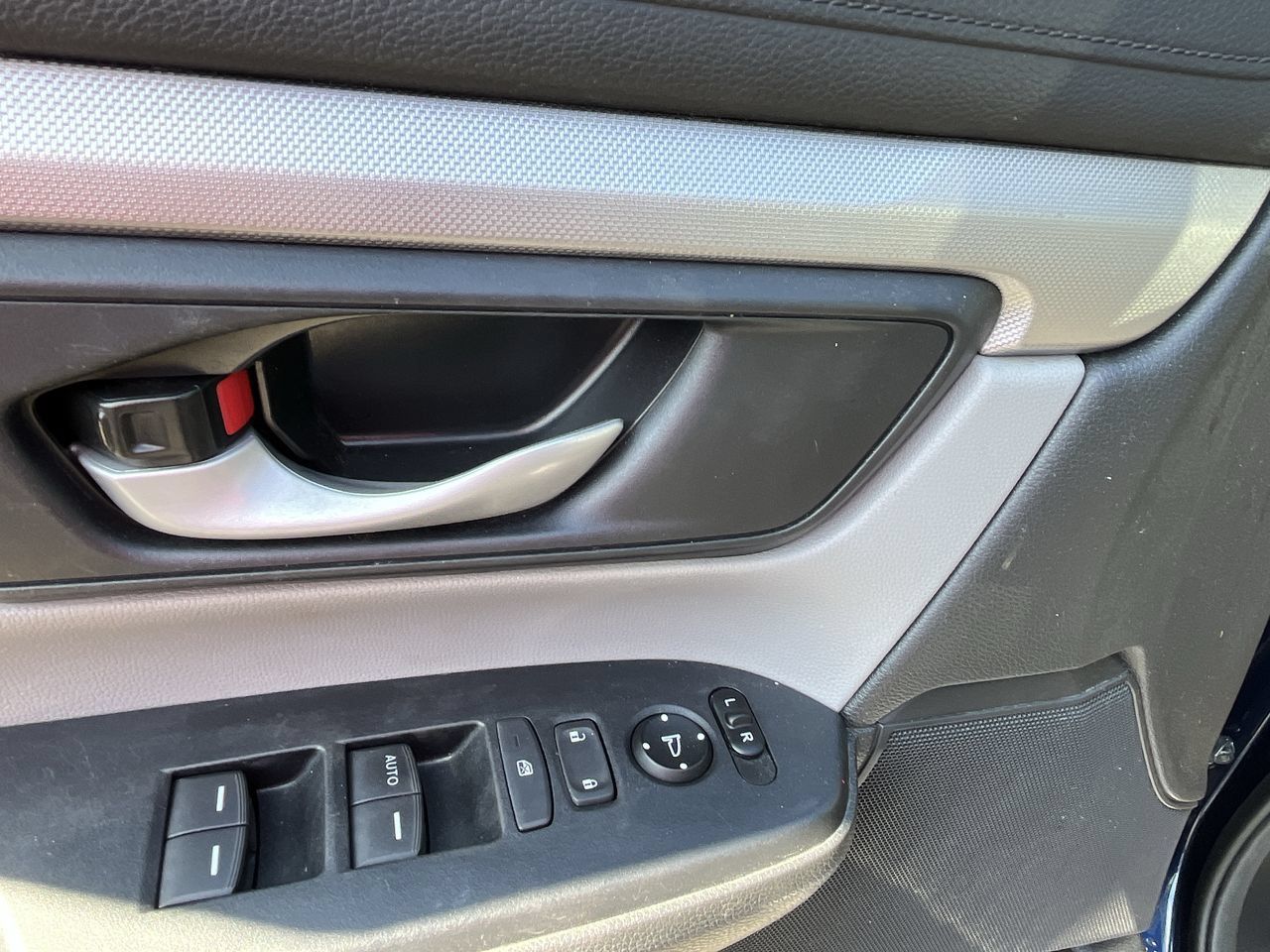 Used 2020 Honda CR-V LX image 3
