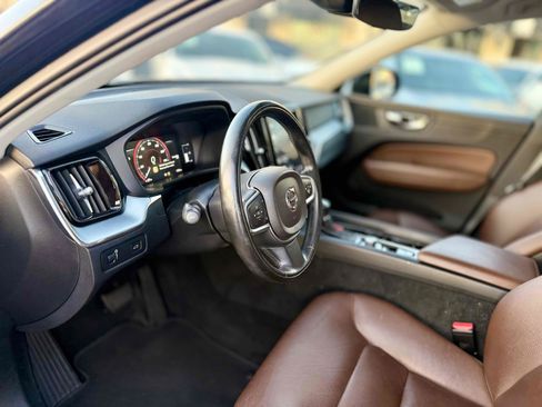 Used 2018 Volvo XC60 T5 Momentum w/ Convenience Package AWD/4WD image 16