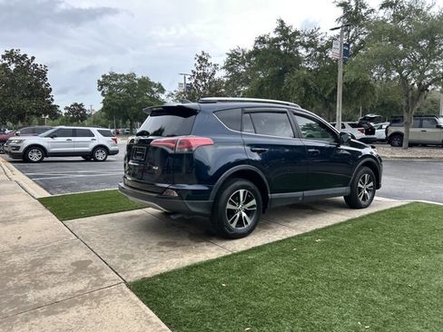Used 2018 Toyota RAV4 XLE FWD image 5