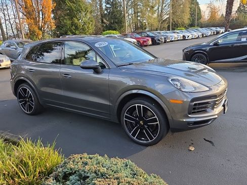 Used 2023 Porsche Cayenne Platinum Edition image 8