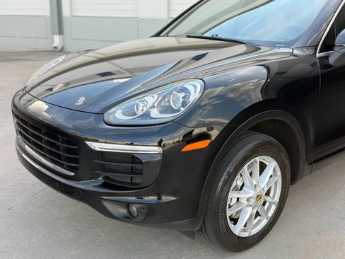 Used 2016 Porsche Cayenne w/ Premium Package AWD/4WD image 2