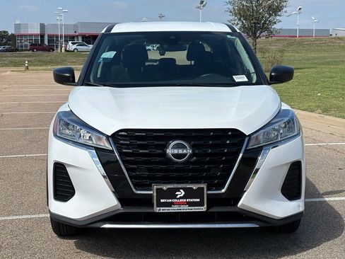 Used 2023 Nissan Kicks S image 3