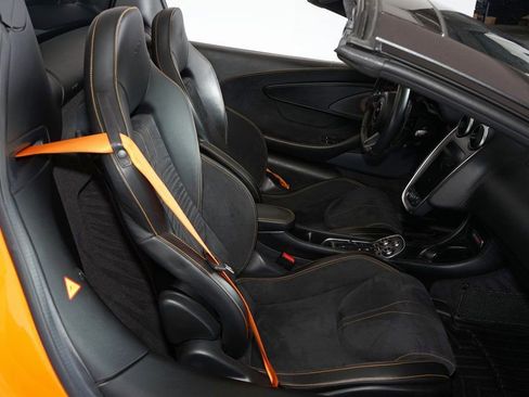 Used 2018 McLaren 570S Spider image 14