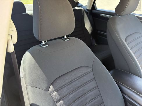 Used 2019 Ford Fusion SE FWD image 42