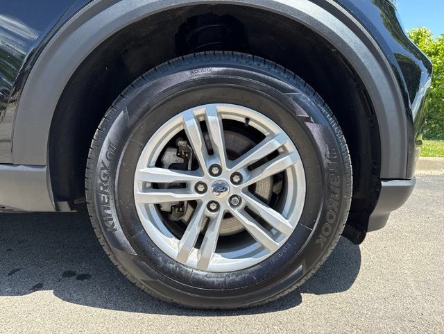 Used 2024 Ford Explorer XLT w/ Equipment Group 202A AWD/4WD image 10