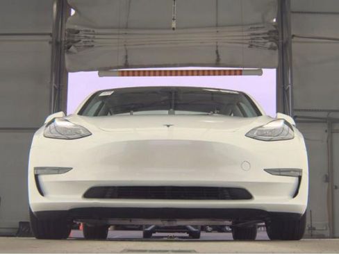 Used 2023 Tesla Model 3 Standard Range RWD image 3