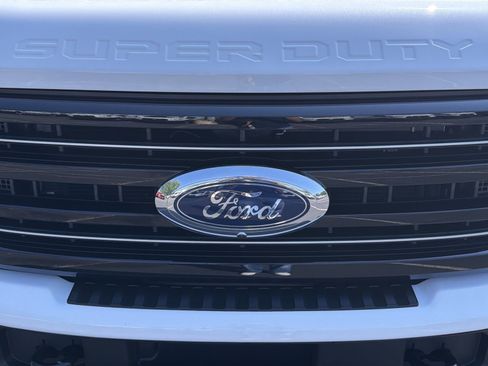 Used 2025 Ford F350 Platinum w/ FX4 Off-Road Package AWD/4WD image 12