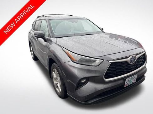 Used 2024 Toyota Highlander LE image 1