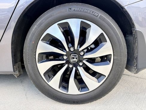 Used 2017 Honda Accord Hybrid Sedan image 9
