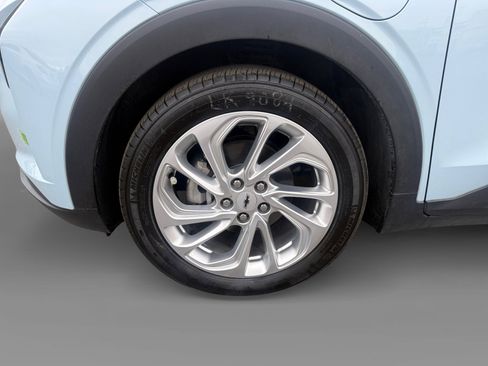 Used 2023 Chevrolet Bolt EUV LT w/ Driver Confidence Package image 9